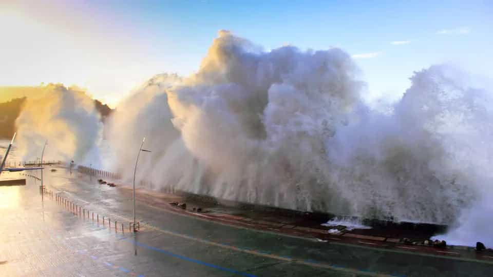 Historically, there are evidences that indicate the occurrence of tsunamis in the Persian Gulf region.